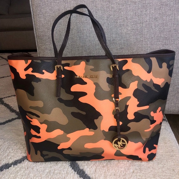 Michael Kors Handbags - Michael Kors Camo Tote